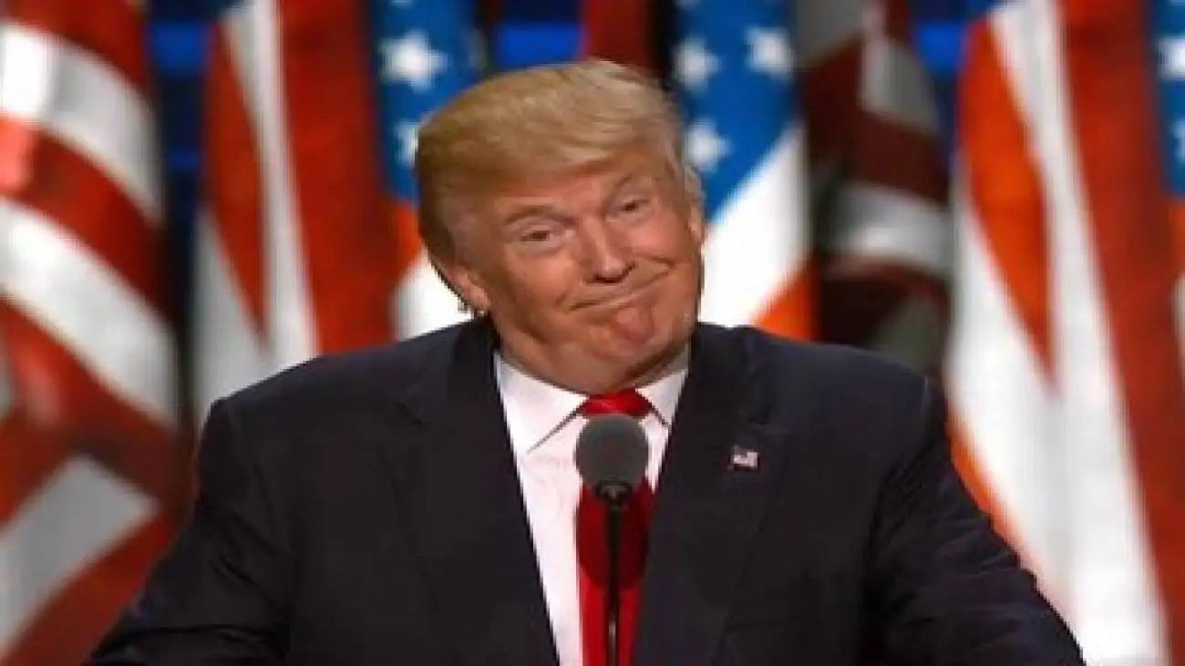 تصویر  -  نخستین واکنش دونالد به حماس؛ تصویر از ترامپ در حال ضبط ویدیو پاسخ به بیانیه