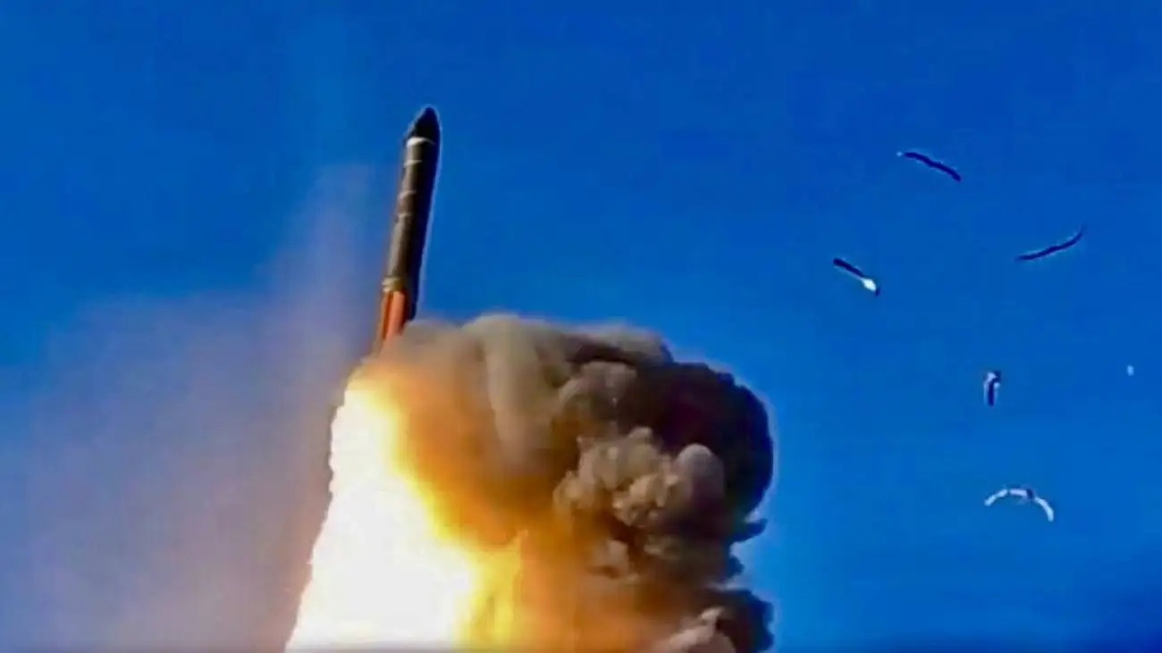 هشدار پوتین به ترامپ؛ آزمایش موشکی روسیه نزدیک مرز آمریکا  -  پوتین شخصا پرتاب این موشک بالستیک را پیگیری کرد! + ویدیو