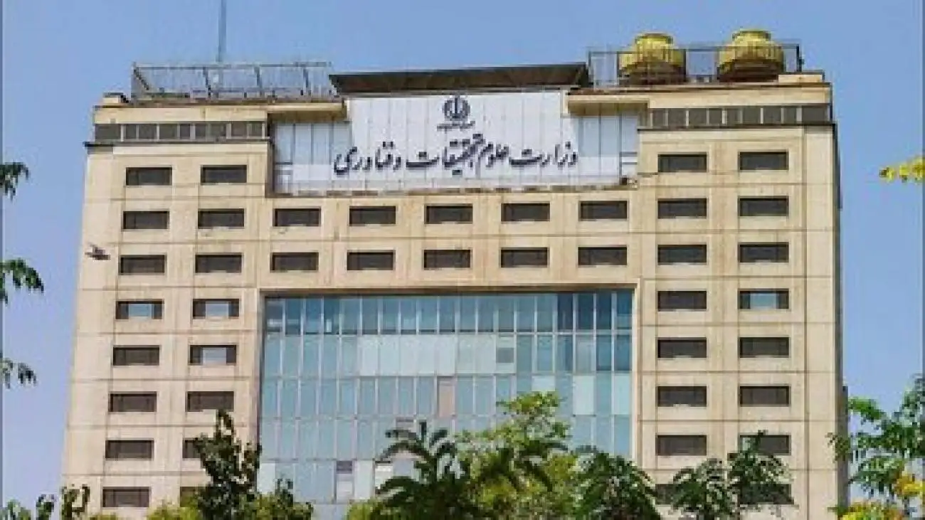 هنوز مدیران دولت قبل رئیس دانشگاه ها هستند؛ تعلل وزارت علوم باعث سرخوردگی دانشگاه شده -  حداقل سرپرست نزدیک به دولت خودتان انتخاب کنید