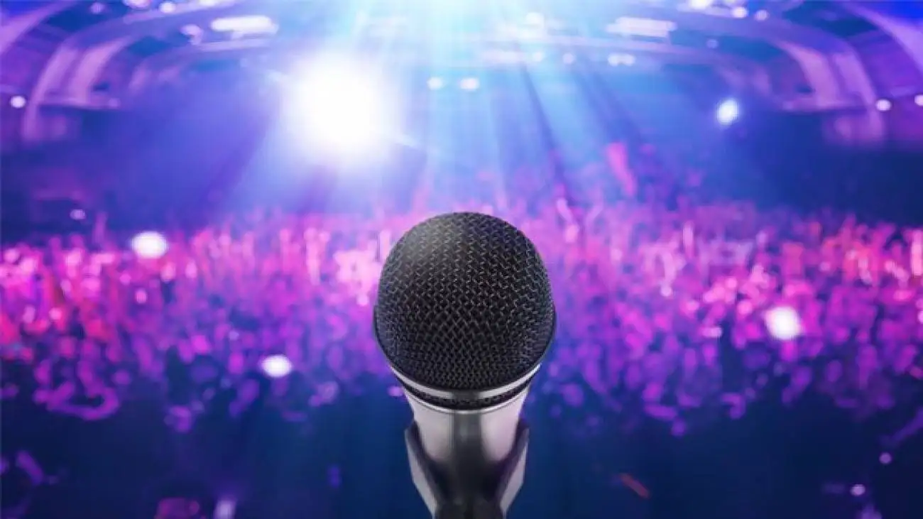 خواننده پاپ: عاشق خانم مجری تلویزیون شدم!  -  ببینید