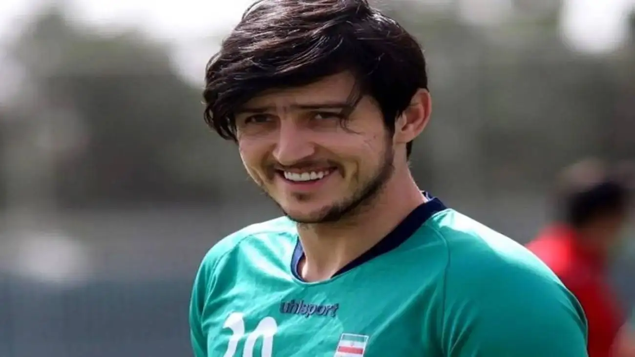 ویدیو  -  پاسخ جنجالی سردار آزمون در چالش ایموجی درمورد مدافع پرسپولیس و بیرانوند!