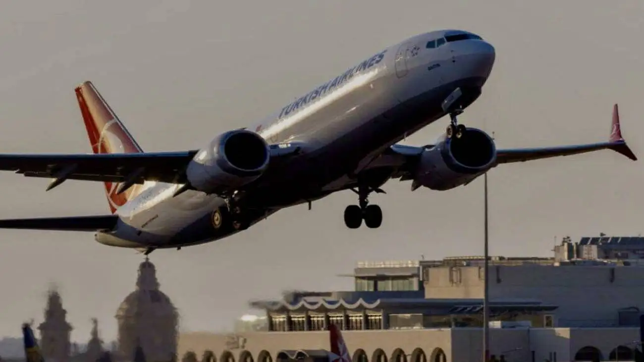 اشیاء پرنده مشکوک این فرودگاه را تعطیل کرد + جزئیات