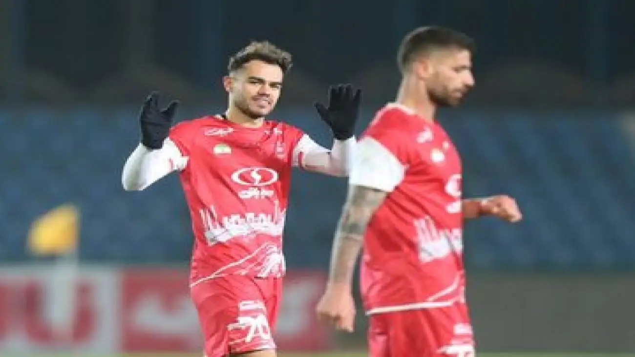 عکس -  پورعلی گنجی حرف دل محمد صلاح را خواند!