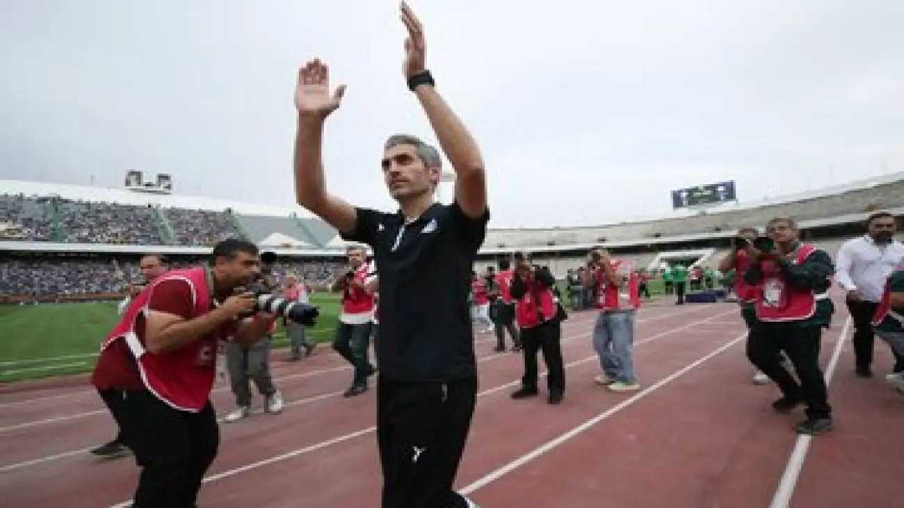 مغز متفکر وسط زمین، روی نیمکت مس