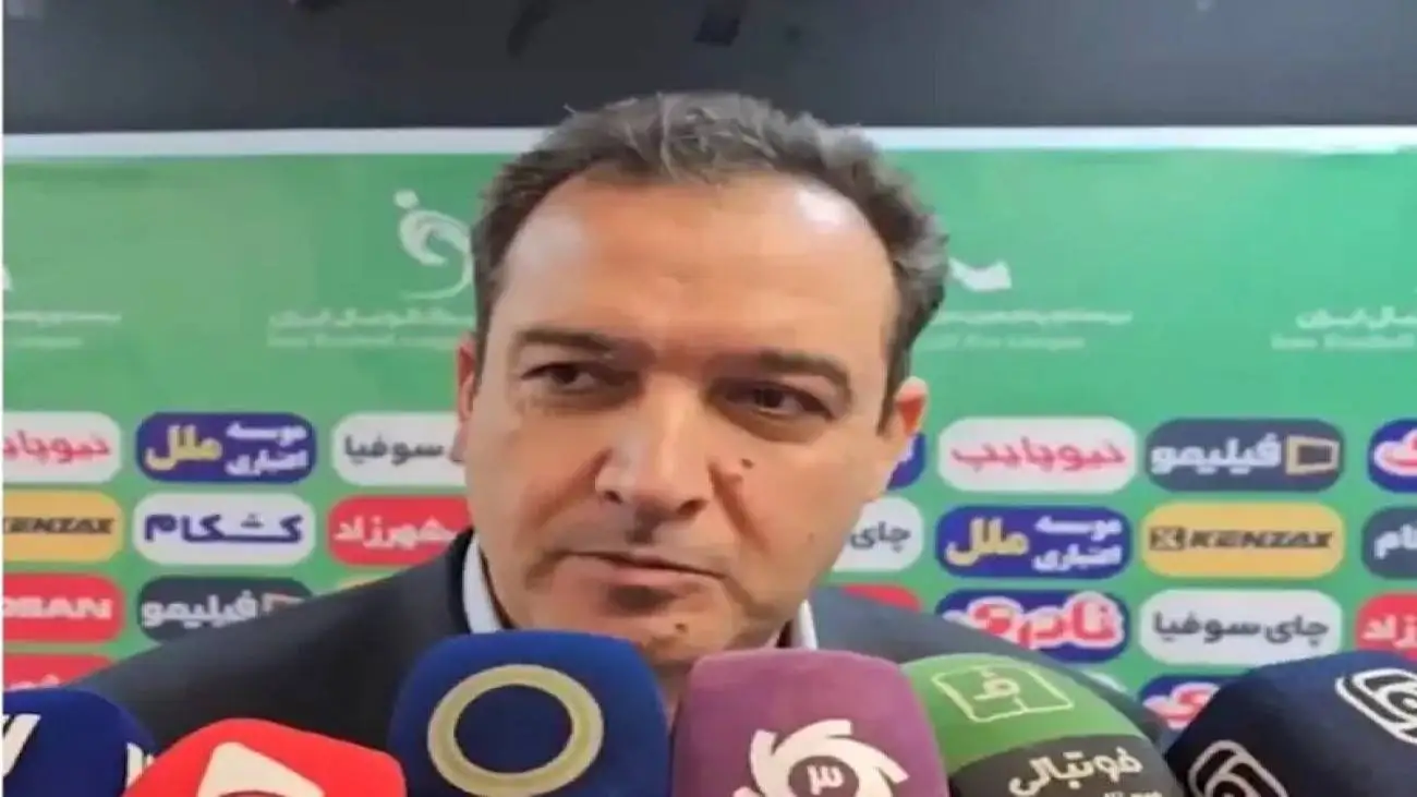 از اشتباهات داوری ضربات زیادی خورده  -  تمام قد کنار گل گهر ایستاده ایم