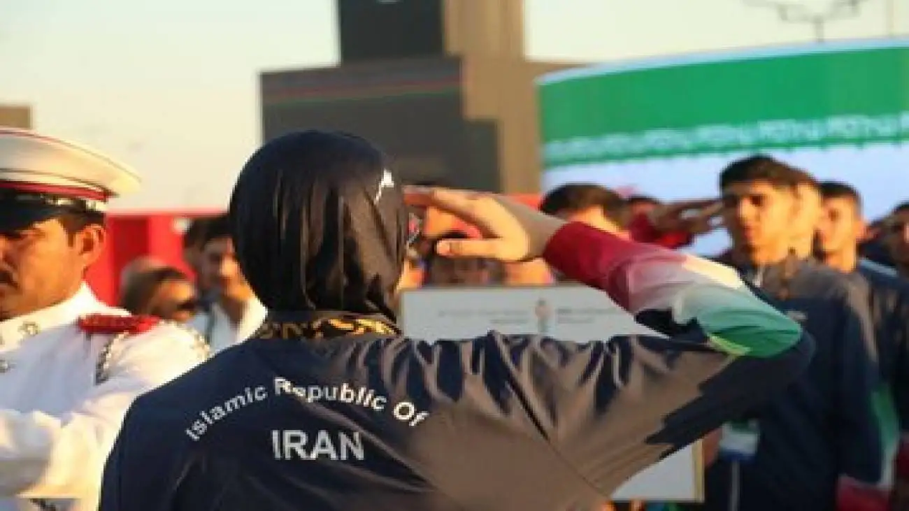 عکس -  اهتزاز پرچم ایران در بحرین