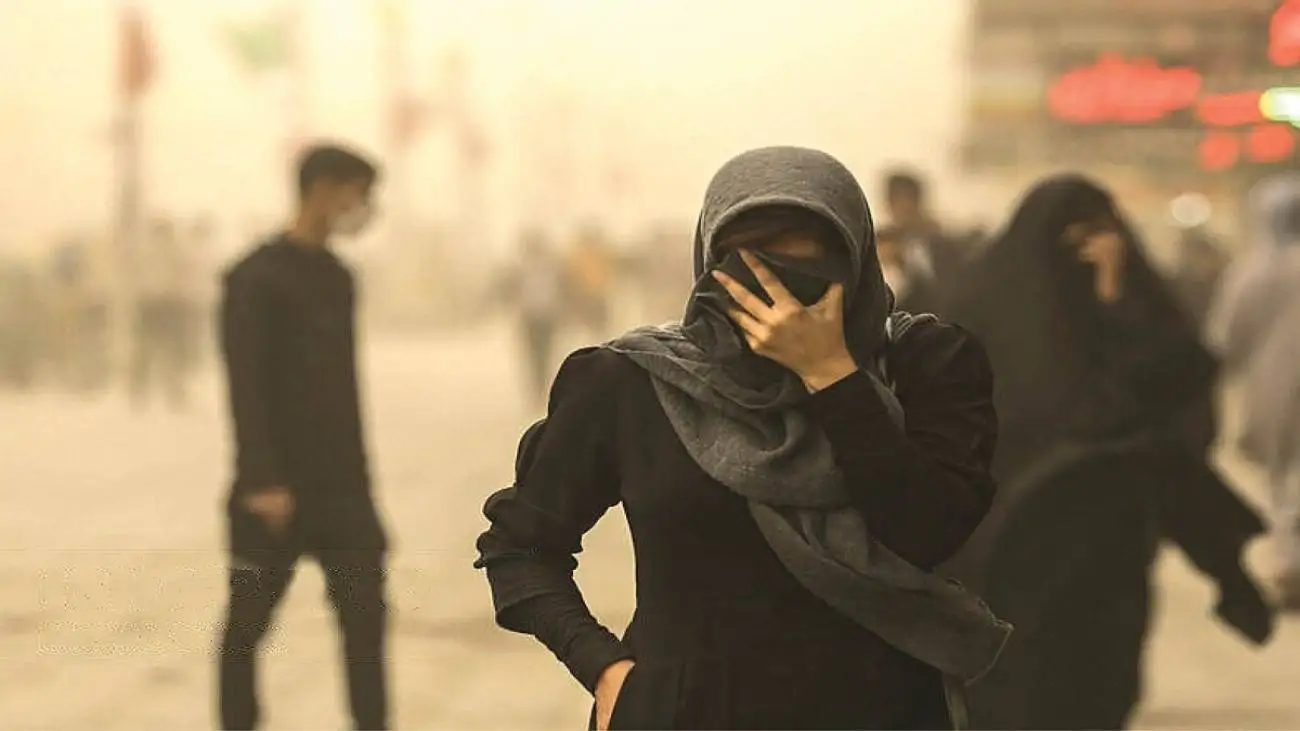 ویدیو  -  طوفان گردوخاک در جاده ای میان بصره و ذی قار عراق