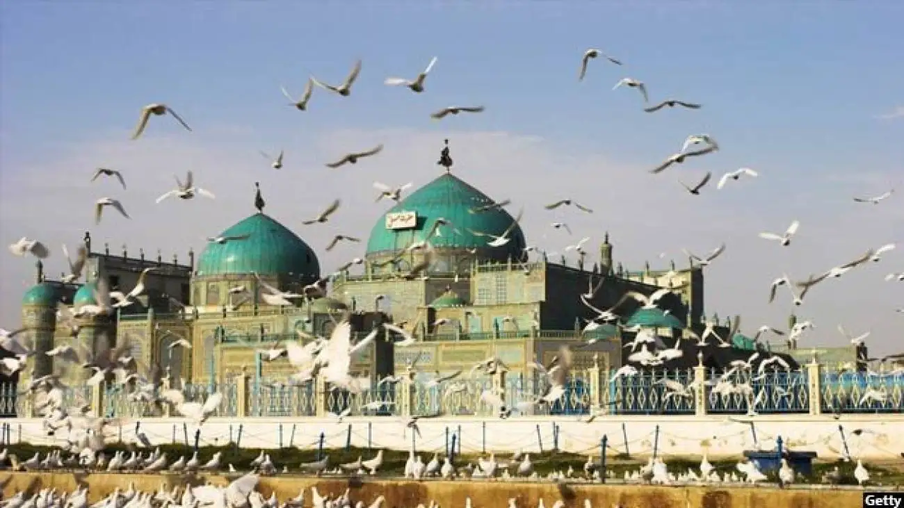 ویدیو  -  خسارت زلزله به بنای تاریخی روضه سخی مزارشریف