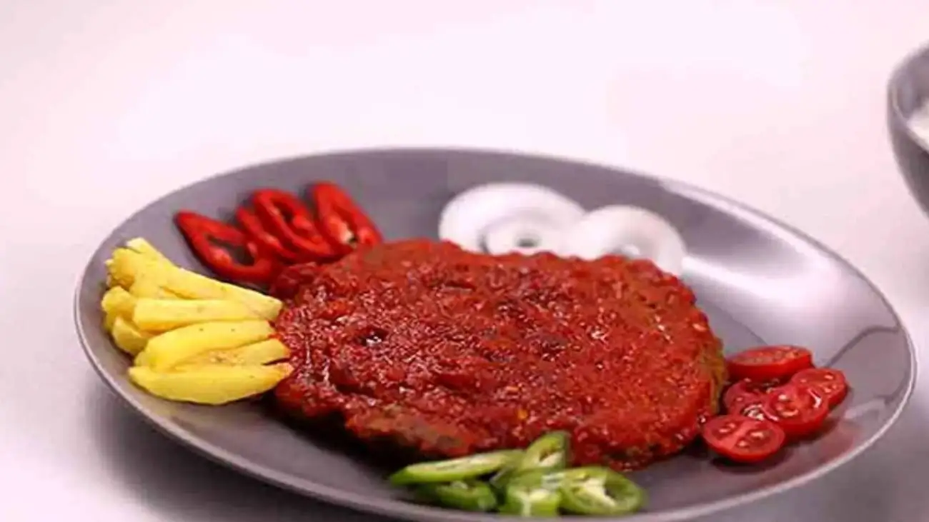 کباب تابه ای مرغ با سس آلبالو؛ طعم جدید و مناسب تابستان