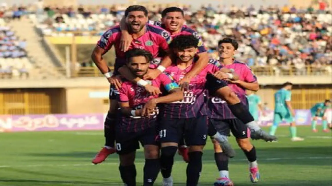 شگفتی سازان لیگ بیست و پنجم؛ 4 برد پیاپی با میانگین سنی 24!