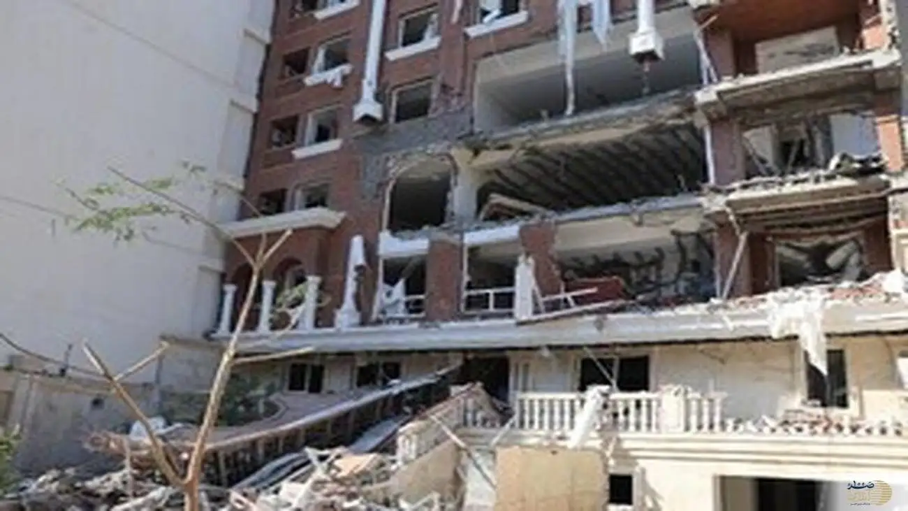 ویدیو  -  نجات کودک گرفتار در زیر آوار در حادثه انفجار گاز در اهواز