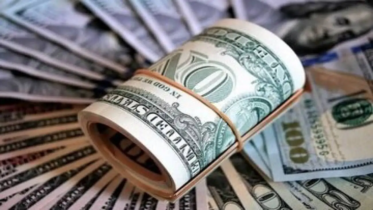 قدم ترامپ به دلار نیفتاد؛ 2025 بدترین سال دلار در 8 سال گذشته بود