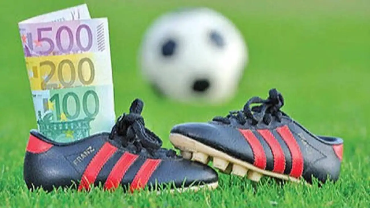 تبانی باورنکردنی در فوتبال ایران؛ 11بازیکن لباس تیم رقیب را پوشیدند  -  تیم میهمان اصلا نیامده بود!