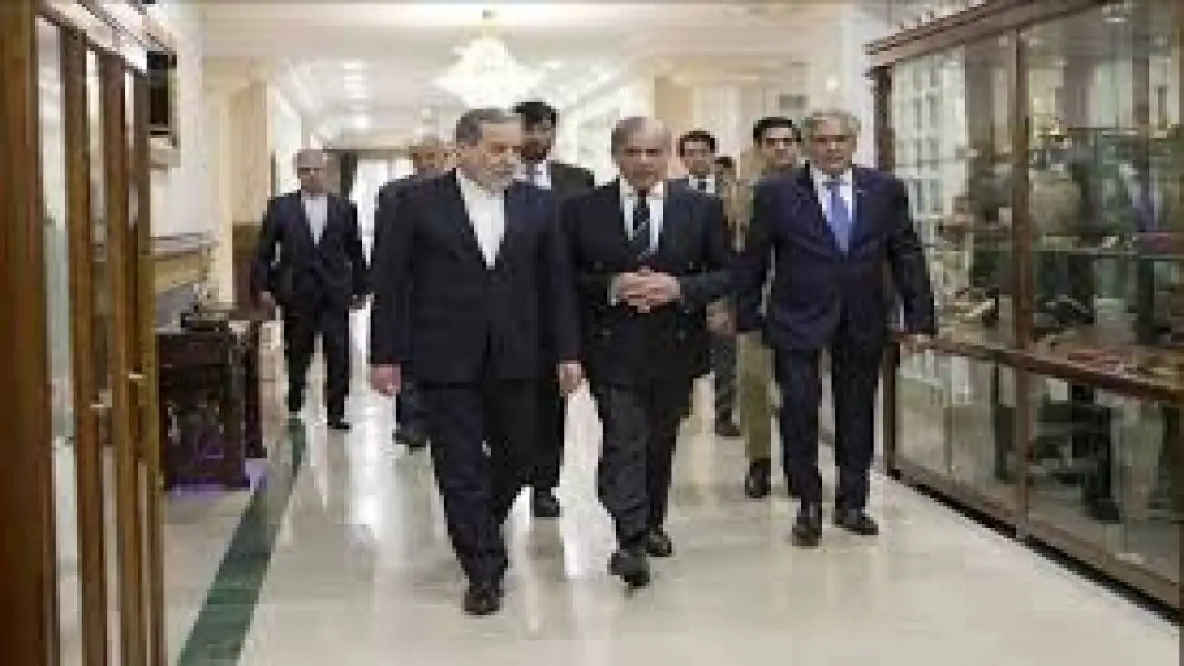 دیدار عراقچی با شهباز شریف نخست وزیر پاکستان + ویدئو