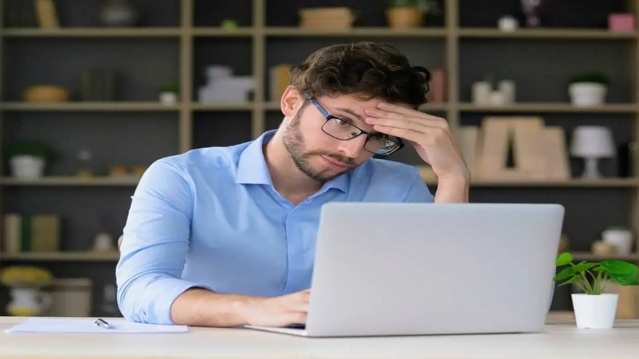 نشستن طولانی فقط کمردرد نمی آورد؛ این 3 عارضه هم در کمین اند