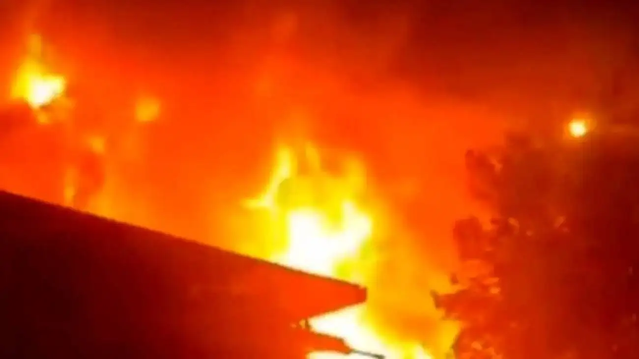 آتش سوزی در انبار لبنیات میهن -  بامداد امروز رخ داد