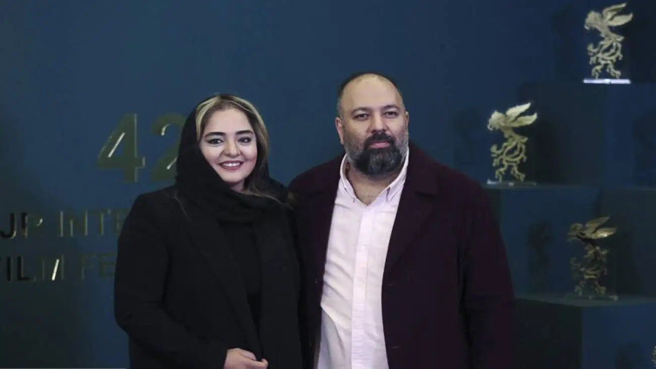 لحظه بوسیدن دست نرگس محمدی توسط علی اوجی  -  این ویدئوی زوج بازیگر تحسین همه را برانگیخت