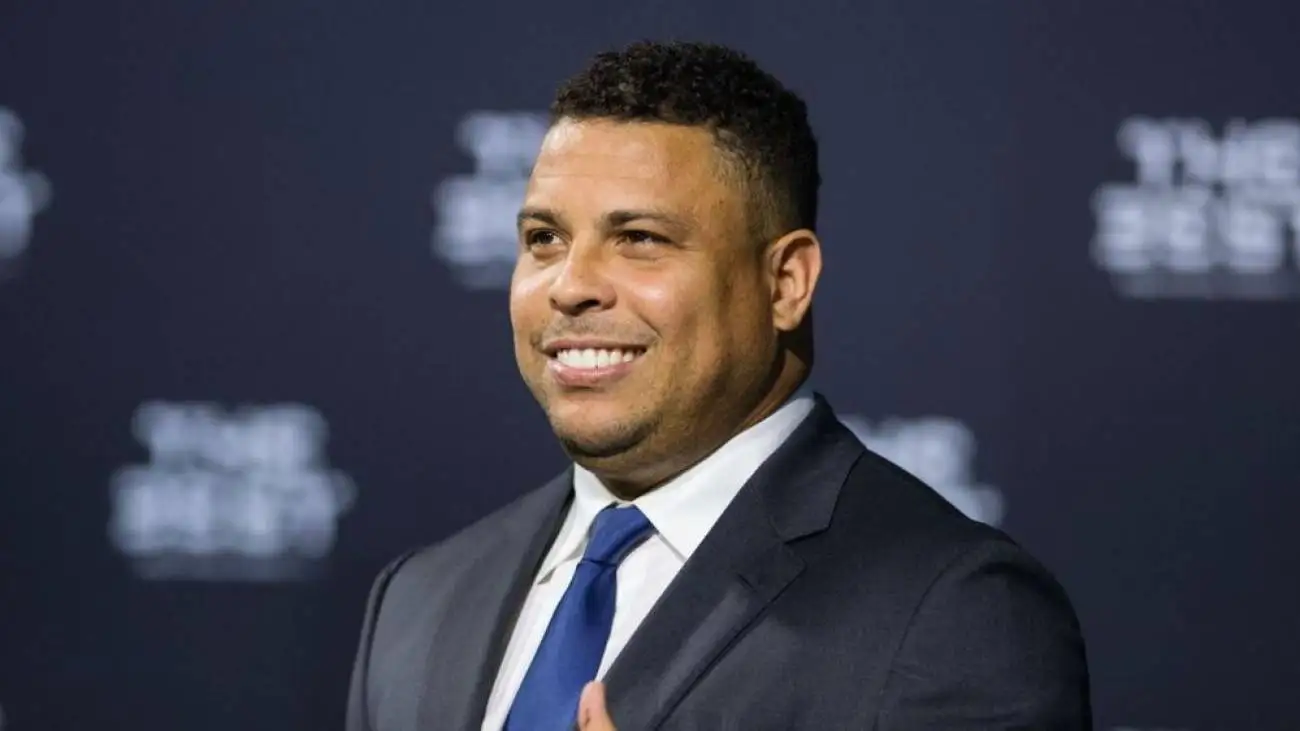 تصویر  -  مریخی روی فرش قرمز مراسم قرعه کشی جام جهانی 2026