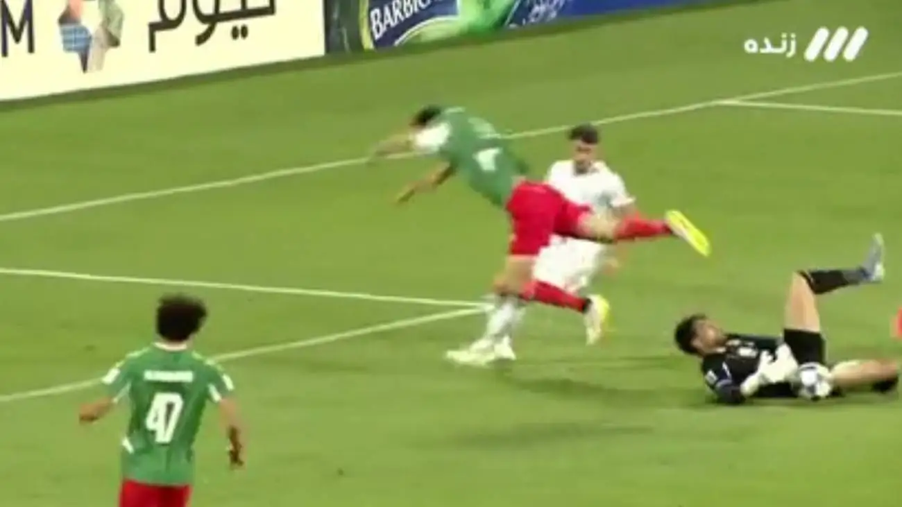 ویدیو  -  مصدومیت دروازه بان الوحدات از ناحیه صورت که منجر به تعویض او شد