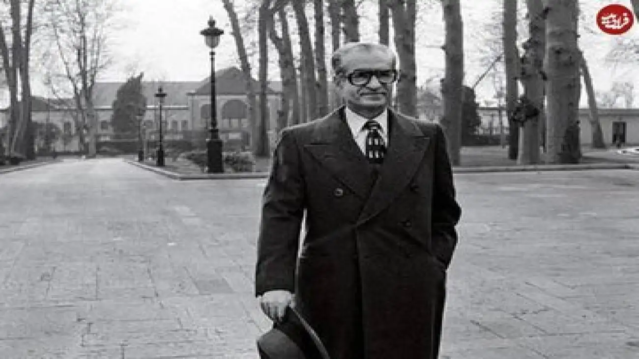 تصویر  -  مراسم جشن تولد 57 سالگی محمدرضا پهلوی در کاخ نیاوران با حضور عباس هویدا