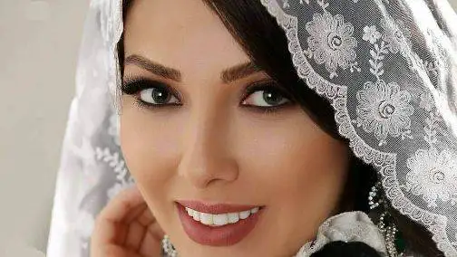 تصاویر  -  بررسی مراسم عقد خواهر لیلا اوتادی با رونمایی از دامادی فوتبالی و دستیار کی روش  -  از سفره عقد ساده و بدون تجملات تا کیک 3 طبقه به شکل چمدان