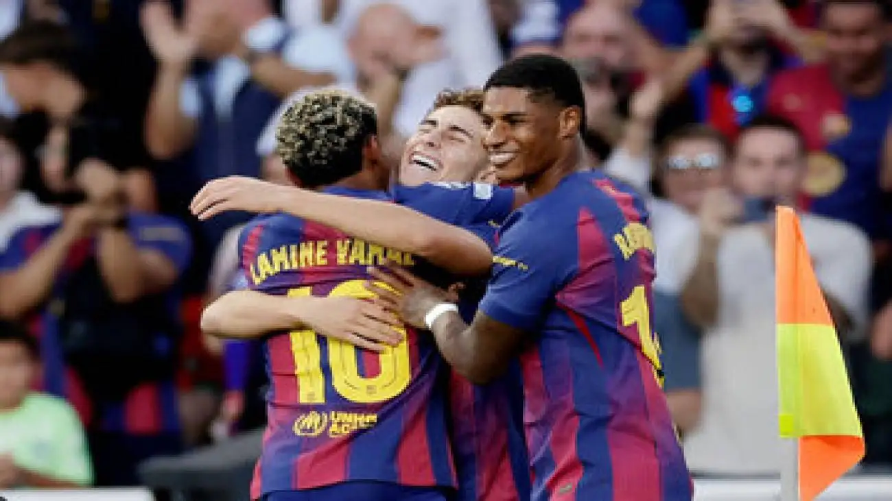 عکس -  دوقلوهای دیده نشده در بازی بارسلونا و المپیاکوس