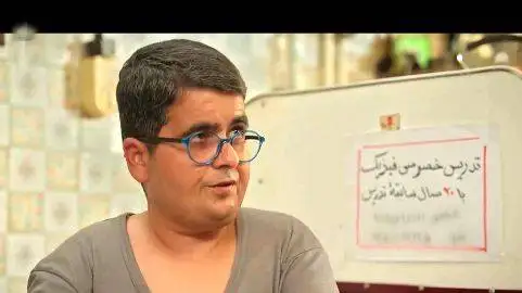 سن واقعی دبیر فیزیک &quot;پایتخت 4&quot; و آبدارچی &quot;پایتخت 7&quot; بیرون سریال+عکس