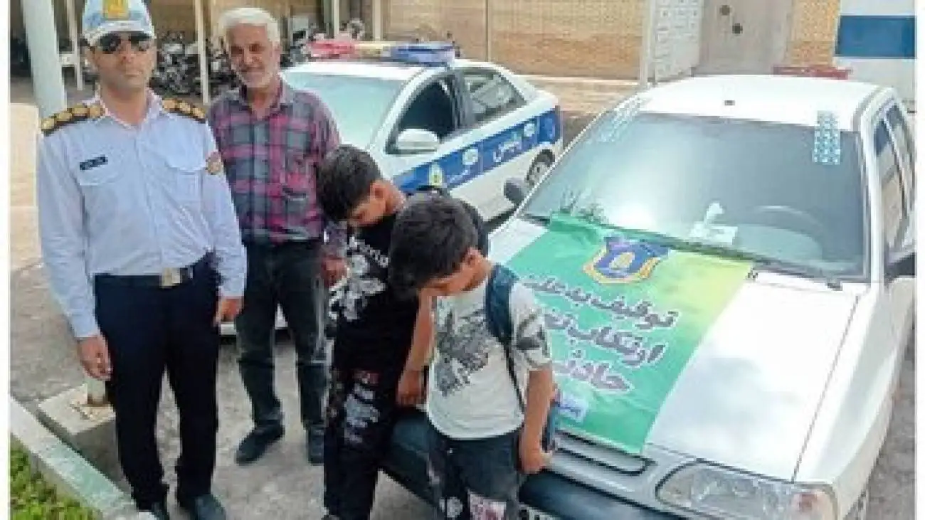 رانندگی دردسرساز پسر 12 ساله؛ کودک دیگری را زیر گرفت -  عکس