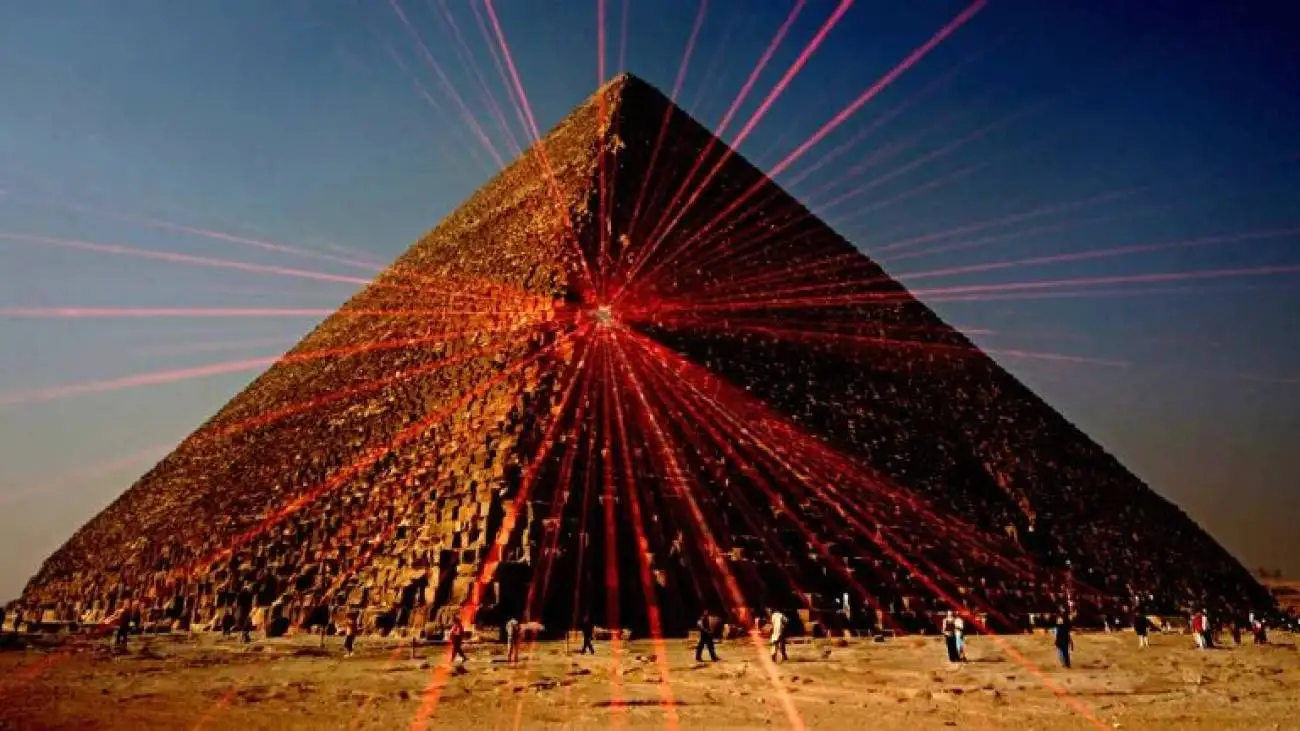 چشمان نامرئی علم در دل اهرام مصر  -  ساختار درونی هرم بزرگ جیزه چه شکلی است؟