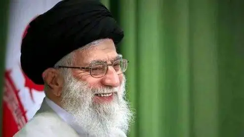 فیلم خاطره جالب روحانی معروف از آوازخوانی در حضور رهبر معظم انقلاب و آیت الله جوادی آملی  -  با ترس و لرز خواندم آقا بهم گفت...!!!