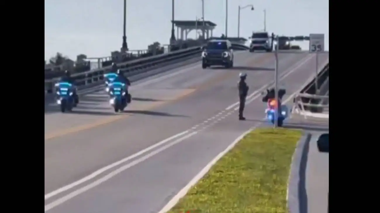 اسکورت قاتل با 55 خودرو و موتورسیکلت!  -  ویدئو