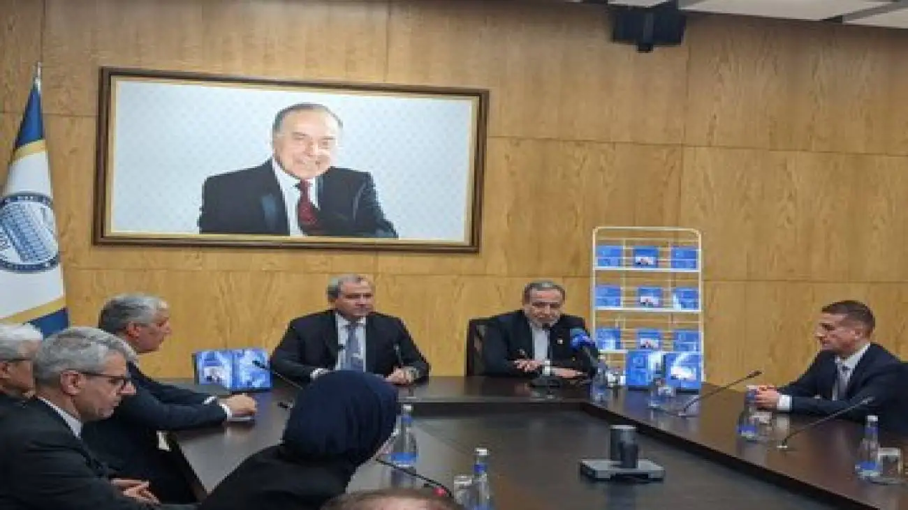 مراسم رونمایی از کتاب (قدرت مذاکره) سید عباس عراقچی در دانشگاه دولتی باکو