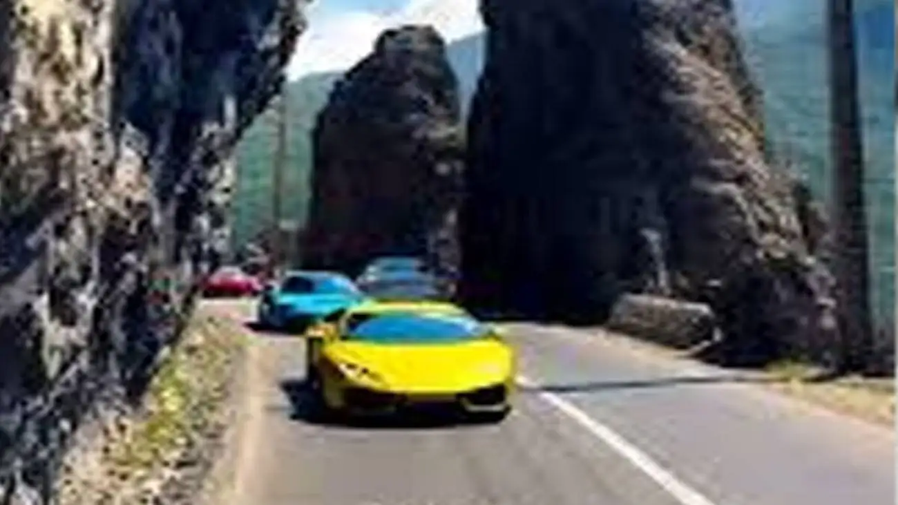 ⁨ ویدیو  -  ماشین های لاکچری در جاده چالوس