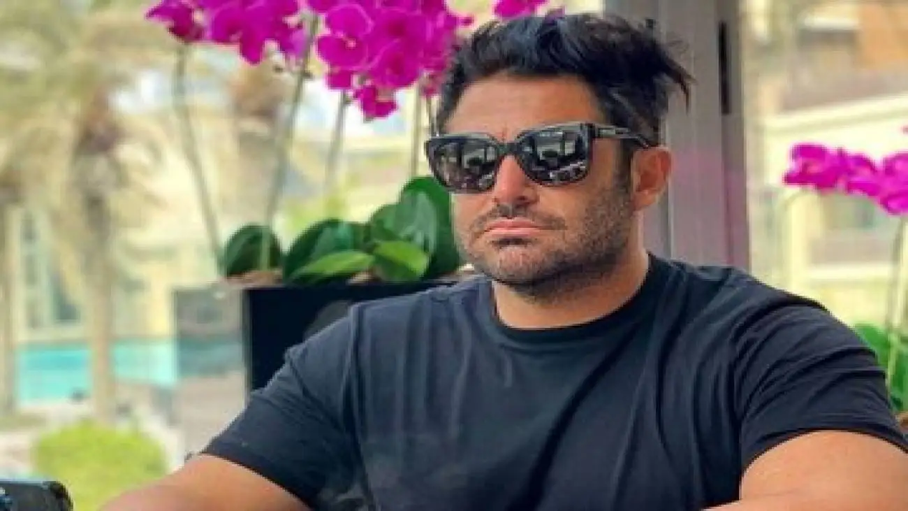 تصویر  -  سورپرایز جدید محدرضا گلزار؛ آقای مجری ریش هاش را زد!