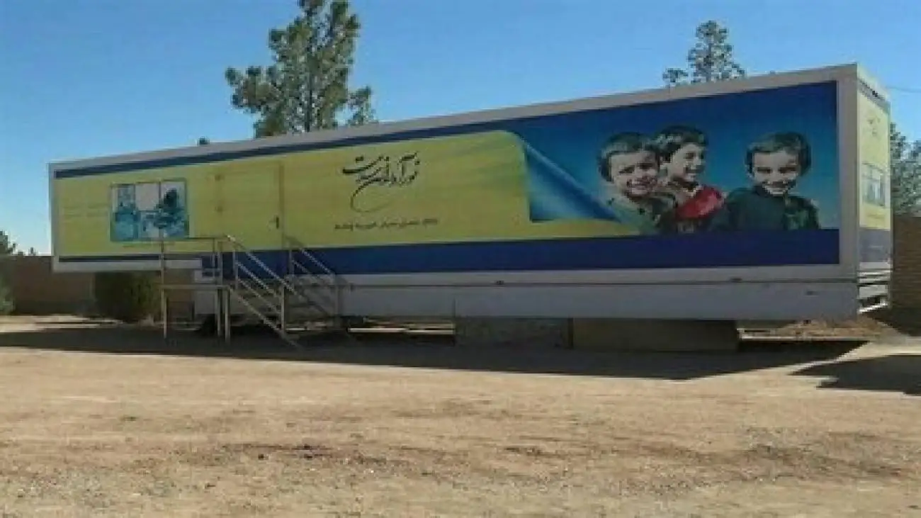 پزشکانی که طعم جهاد را می چشند و می چشانند -  این جراحها اتاق عمل شان روی تریلی به مناطق دوردست و محروم می رود