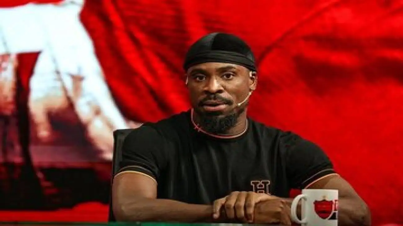 عکس -  سرژ اوریه روی پوستر قرار گرفت