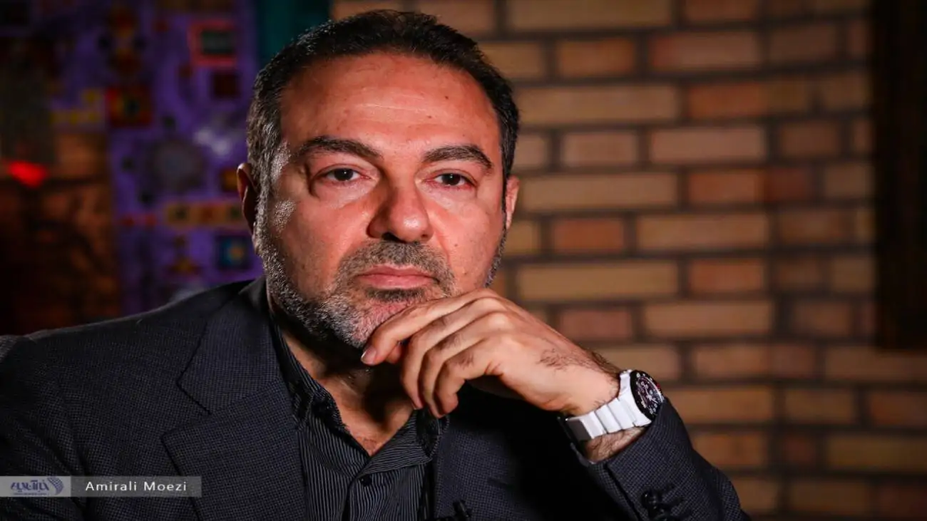 ویدیو  -  درگیری لفظی معاون وزیر بهداشت با یک خبرنگار با الفاظ ناشایست: یک الف بچه! من تو را بپیچانم؟