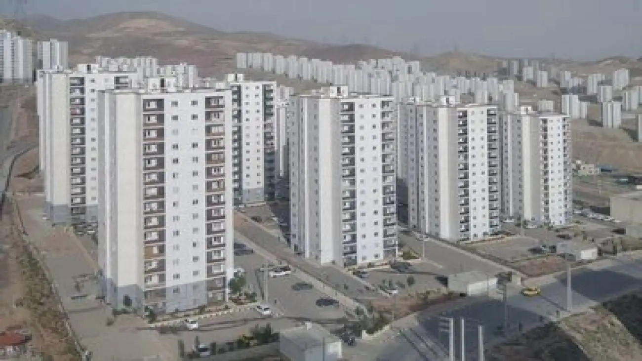 مسکن سانتی متری دردی از مردم دوا نمی کند - مداخله دولت شرایط مسکن را سخت کرد