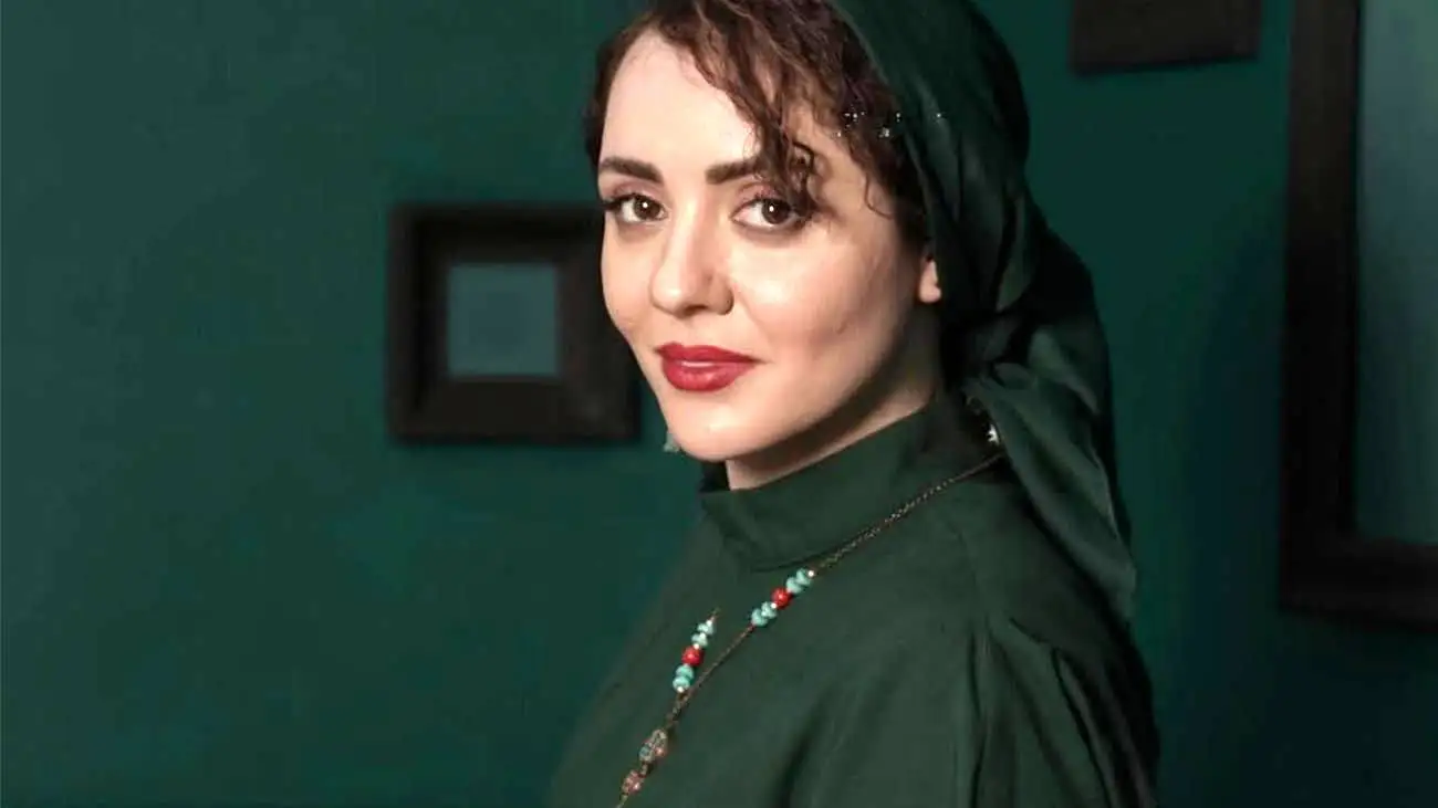 تصاویر  -  بررسی خانه لاکچری و دکوراسیون شیک حوریه مقدم   -  خوشرنگ و آنتیک از آشپزخانه تا سالن غذاخوری ...