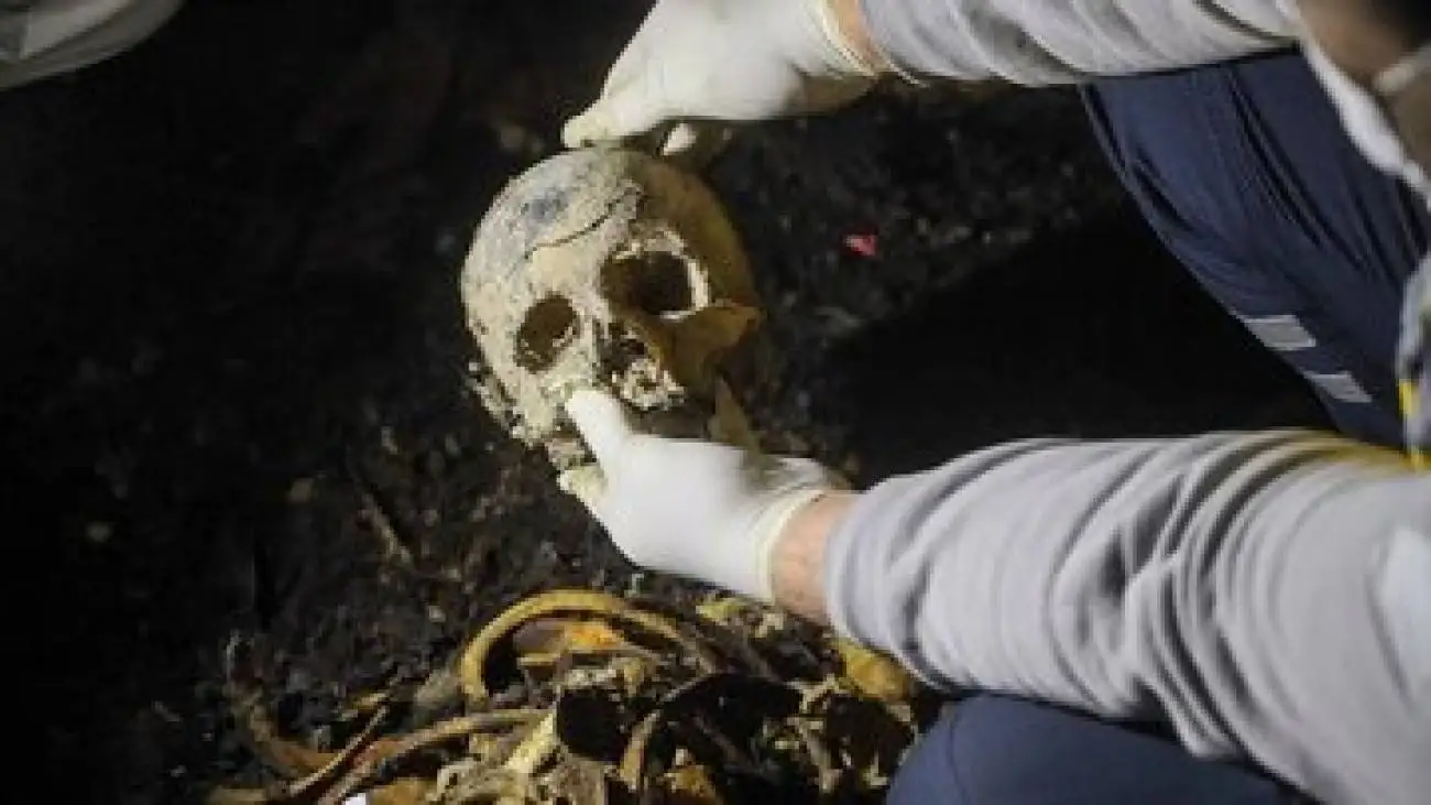 گزارش تحقیقی رویترز: دولت اسد هزاران جسد در یک گور دسته جمعی در سوریه را مخفیانه جابجا کرده است  -  حاملین اجساد: اگر حرف می زدیم خودمان هم در گور بودیم