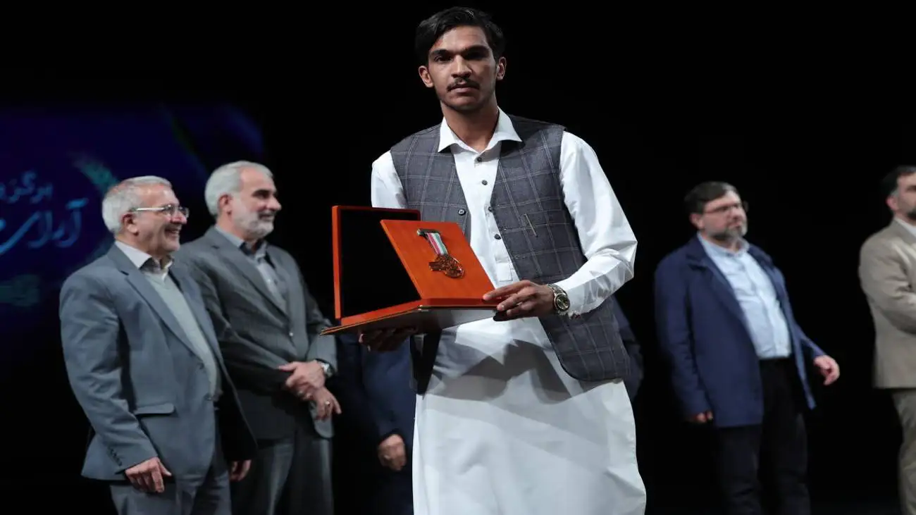 نه محرومیم نه مظلوم، توانمندیم!  -  گفت و گو با جوان سراوانی که نشان ملی امیر را گرفت