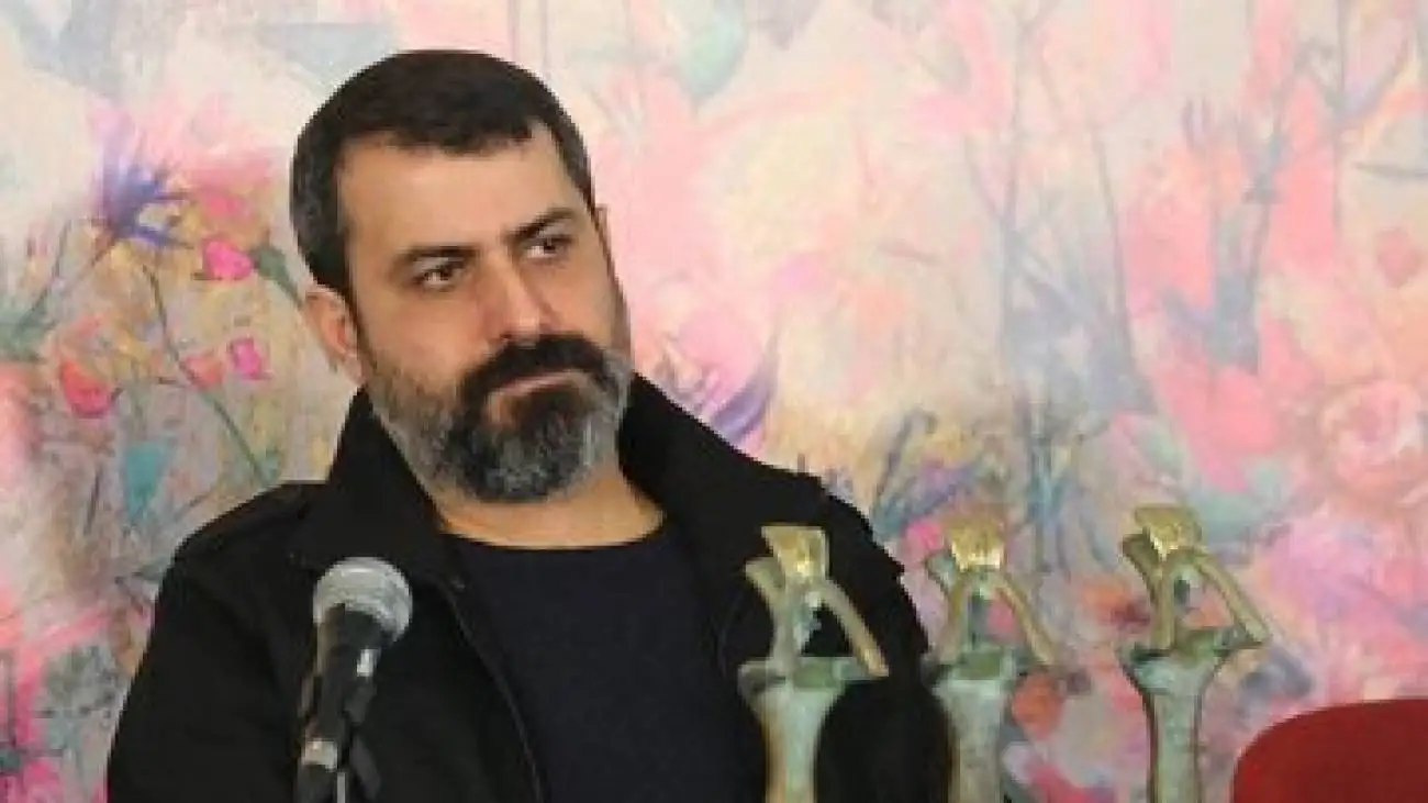 طراحی پوستر فیلم فجر با انتخاب فریم هایی از نگاتیو (شیر سنگی) -  نامواره جشنواره تثبیت شد