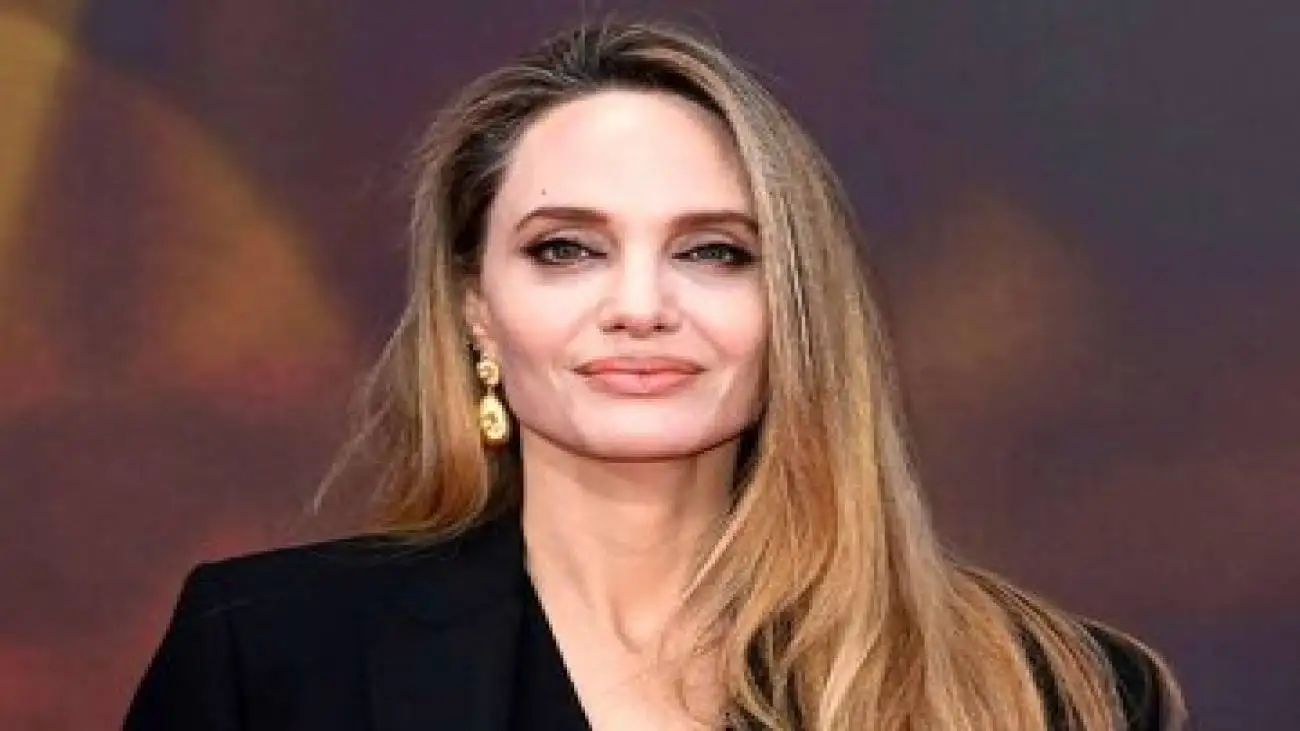 تصویر  -  استایل آنجلینا جولی در خط مقدم جنگ در اوکراین