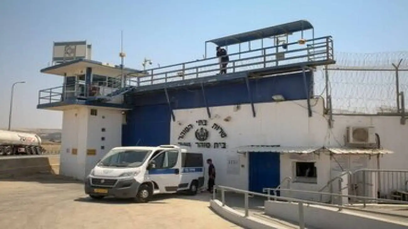 رویترز: بیش از 1900 فلسطینی آزاد می شوند  -  لیست آزادشدگان شامل 250 زندانی با احکام حبس ابد هستند