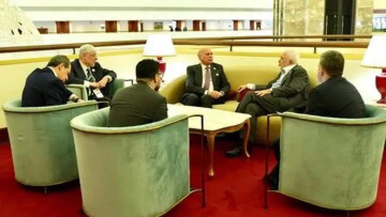 تاکید ظریف و فؤاد حسین بر حل مسالمت آمیز بحران های منطقه