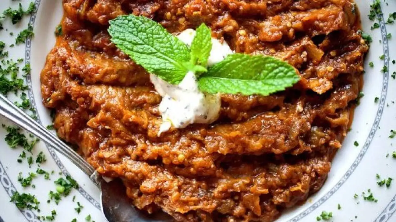 درست کردن میرزا قاسمی با بادمجان کبابی و طعم دودی