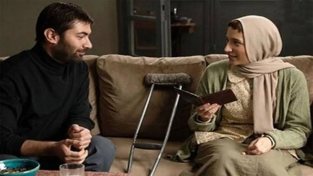 بررسی اقتباس (اینجا بدون من) در رادیو