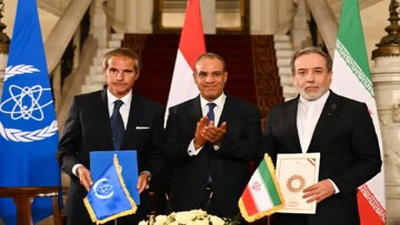 تصویر  -  لبخند عراقچی به چهره درهم گروسی