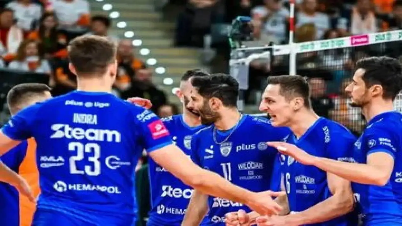 عکس -  عبادی پور در لهستان رهبر شد!