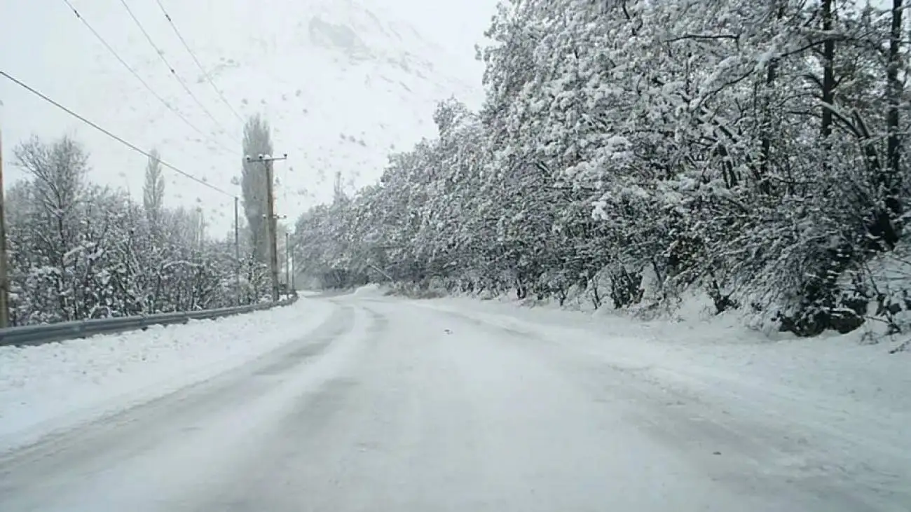 ویدیو  -  جاده چالوس سفیدپوش شد